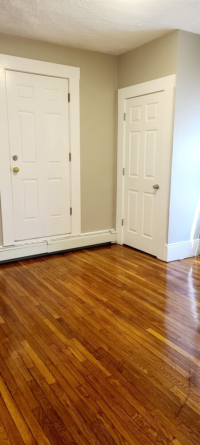 Bedroom - 60 Estes St
