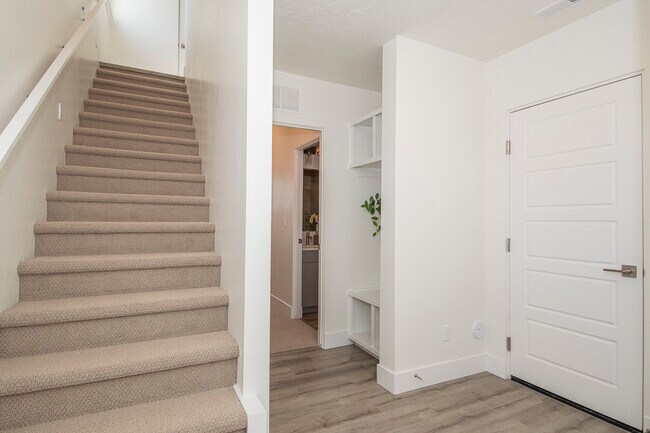 Building Photo - 516 Violets Cove Ln