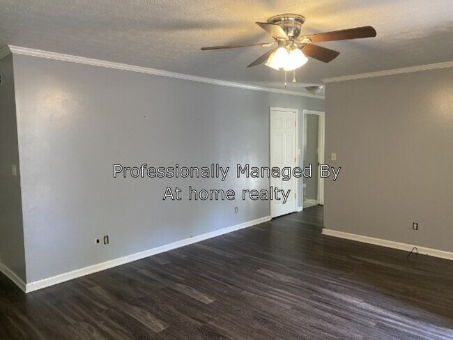 Building Photo - 518 Skyview Dr