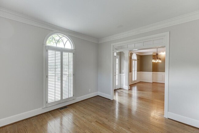 Building Photo - 2885 Towne Village Dr NW
