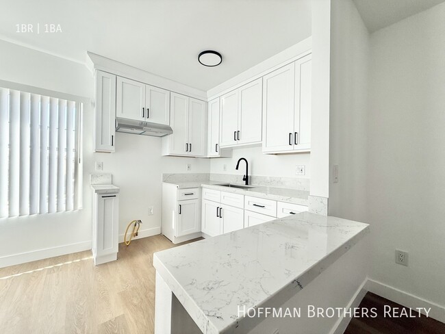 Building Photo - 7310 S Hoover St