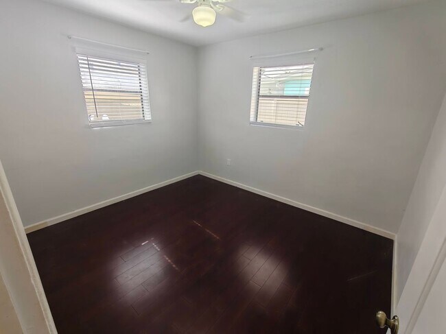 Building Photo - 801 N 70th Way