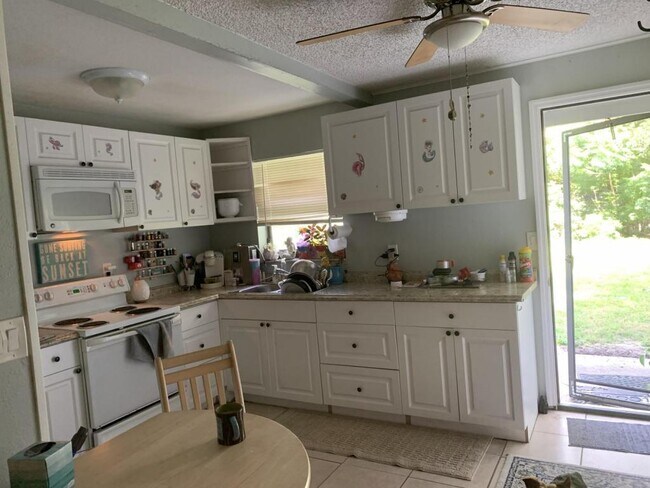 Building Photo - 2760 Bellehaven Dr Unit B