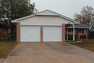 Building Photo - 3945 SE 14th Pl