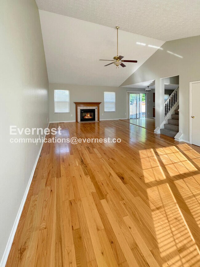 Foto del edificio - 2423 Rock Creek Ct