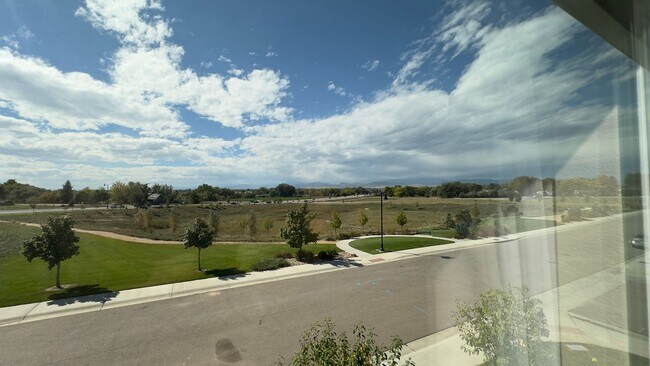 Foto del edificio - Great Townhome in Timnath Lakes