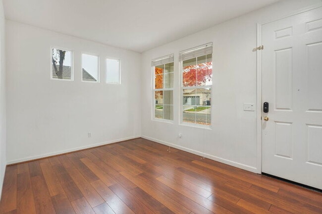 Foto del edificio - 5755 Amnest Way