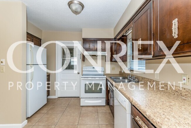 Building Photo - Newly Renovated Three Bedroom