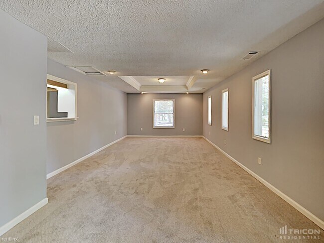 Foto del edificio - 718 Post Rd Ln