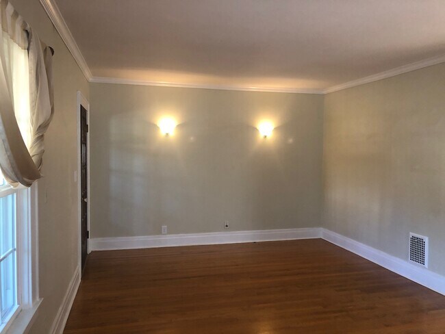 Building Photo - 1127 Lancaster Ave