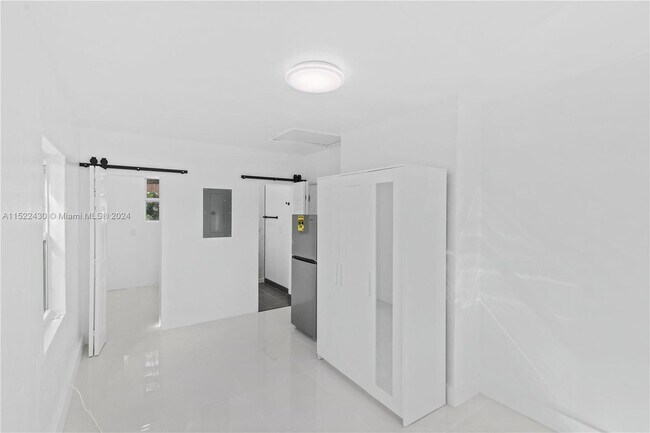 Foto del edificio - 3081 SW 7th St