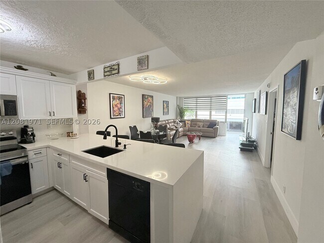 Building Photo - 3725 S Ocean Dr