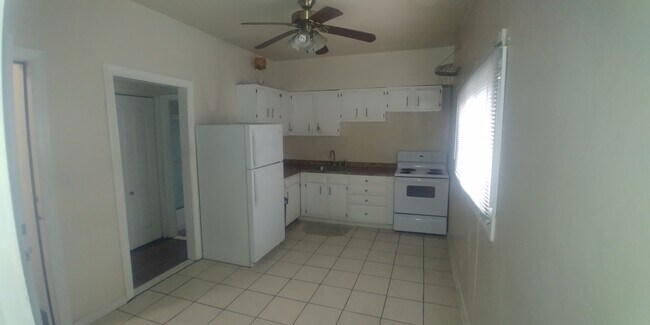 Large kitchen - 312 Pearl St