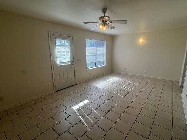 Foto del edificio - 605 N Greenwich Ave