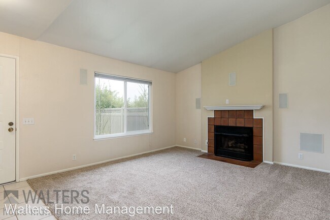 Foto del edificio - 3 br, 2 bath House - 1521 North Elm Street