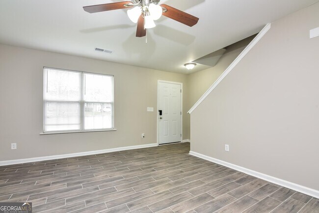 Foto del edificio - 6518 Chestnut Lake Crossing