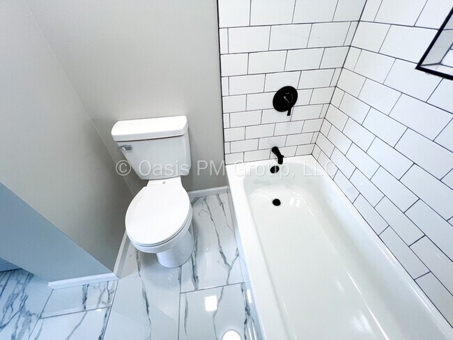 Foto del edificio - 912 Tellega Ave