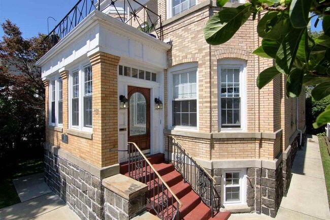 Building Photo - 19 Hamilton Ave