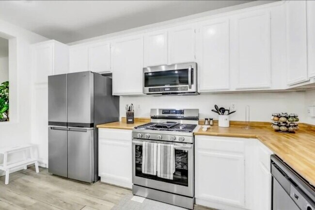 Building Photo - 30 Dovewood Ave