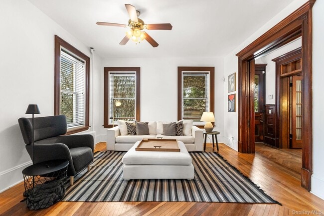 Building Photo - 16 Bedford Rd