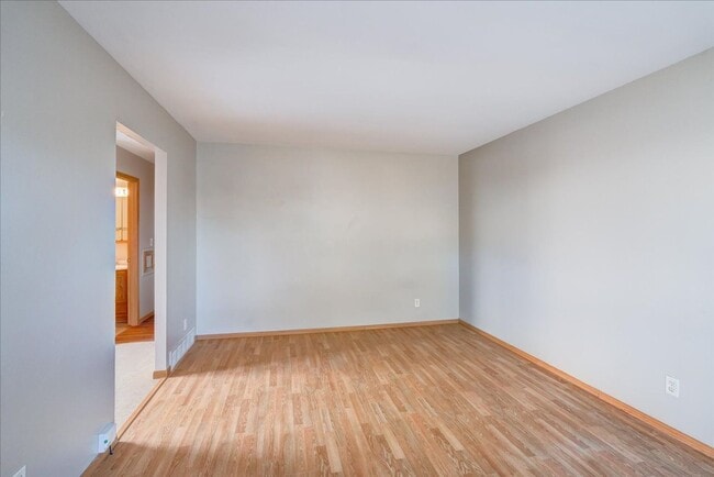 Foto del edificio - 1309-1311 Prairie Rd