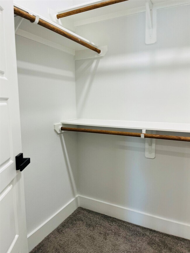 Foto del edificio - 8127 St Louis St