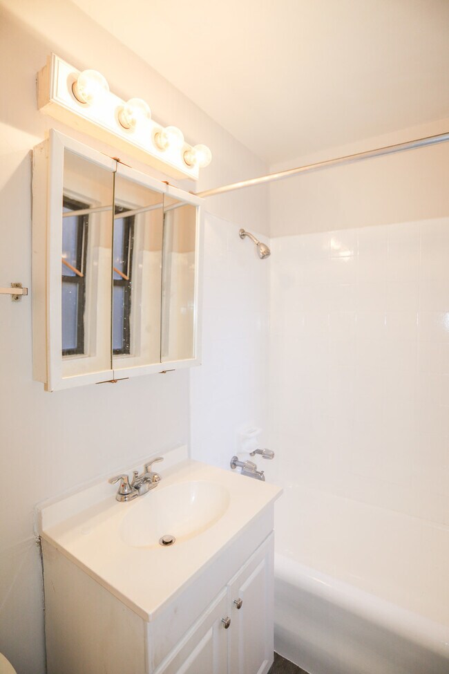 Foto del edificio - 5210 S Woodlawn Ave