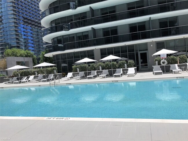 Foto del edificio - 1 br, 1.5 bath Condo - 55 SW 9th St Apt 3009