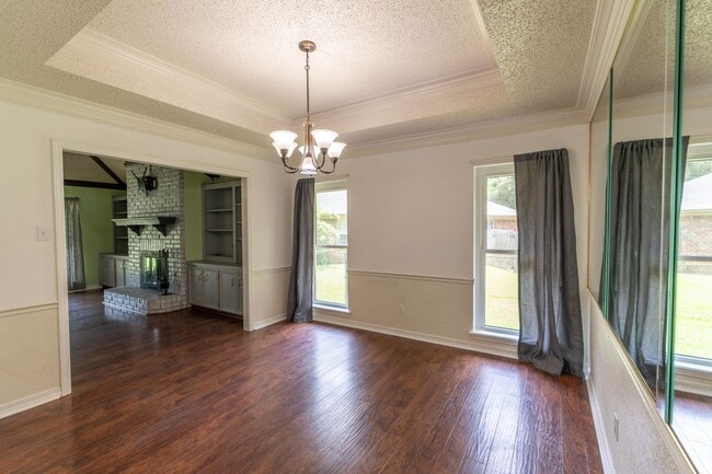 Building Photo - Charming 3 Bedroom Home in Dogwood Hills