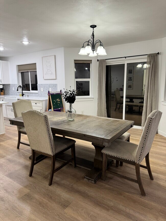 Building Photo - 2944 W 18th Ave