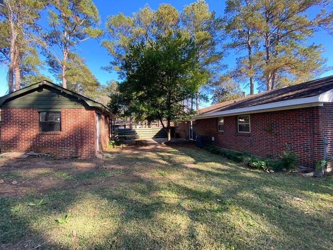 Building Photo - Lovely 3 Bdrm, 2 Bth in quiet neighborhood