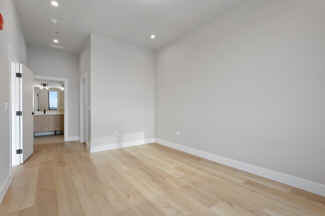 Foto del edificio - 2505 W Farragut Ave