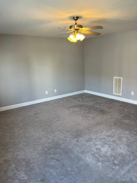 Sala de estar - 3600 Old Forest Rd