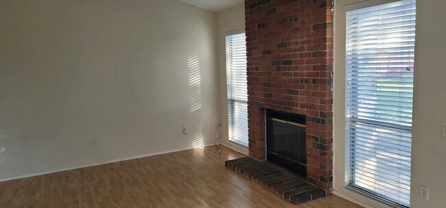 Foto del edificio - House For Rent!