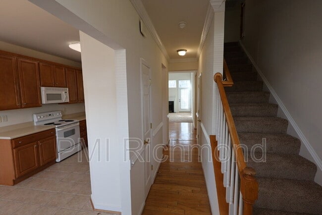 Building Photo - 5805 Park Creste Dr