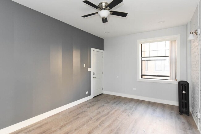 Building Photo - 7622 N Eastlake Terrace