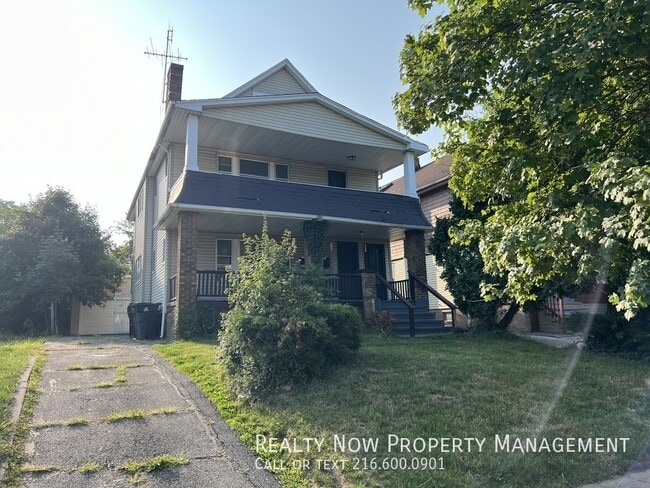 Building Photo - 949 Helmsdale Rd