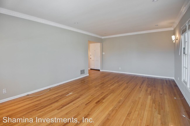 Building Photo - 8563-8569 Holloway Dr