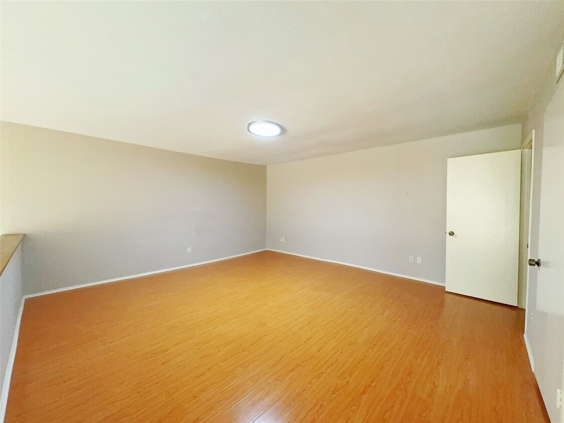 Building Photo - 12633 Memorial Dr