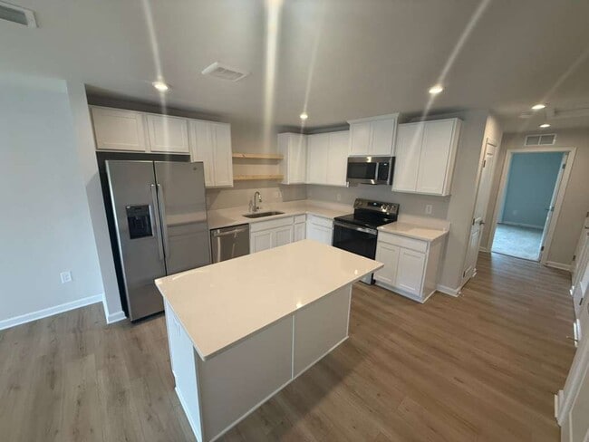 Foto del edificio - 509 PORTAL CIRCLE CIR, B, SANDSTON, VA 23150