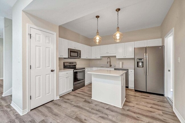 Building Photo - 1331 Treasure Cove