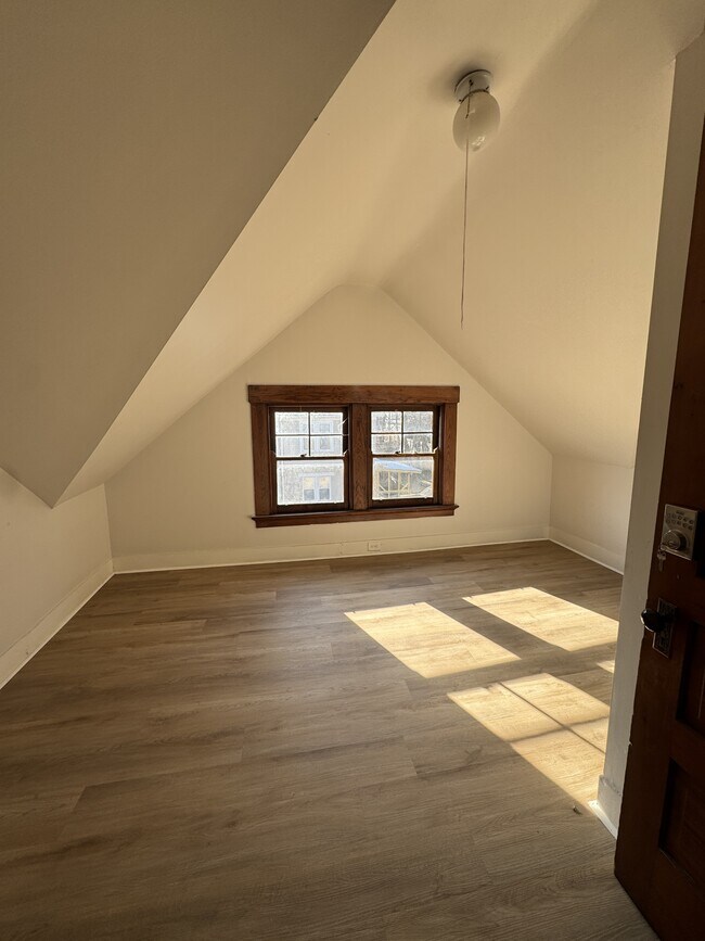 Foto del edificio - 2241 Burnet Ave