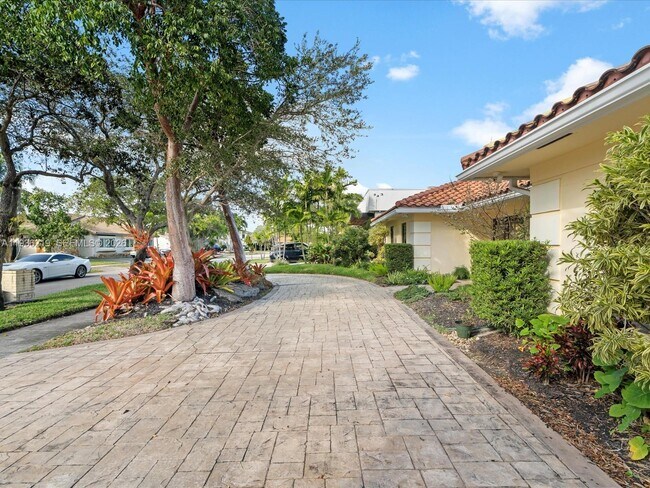 Foto del edificio - 21151 NE 22nd Ct