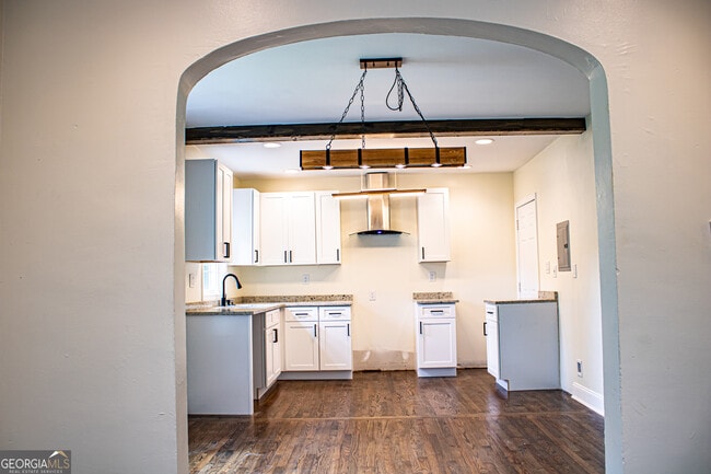 Building Photo - 773 Fayetteville Rd SE