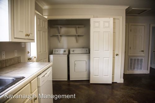 Foto del edificio - 246 McMahon Rd