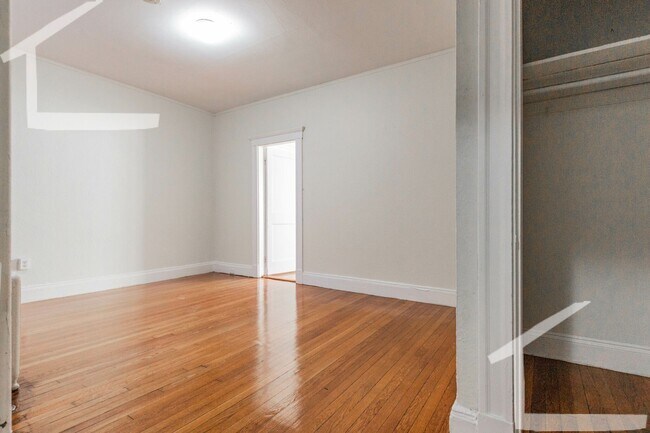 Foto del edificio - Spacious 1-Bedroom, Bright Unit in Fenway