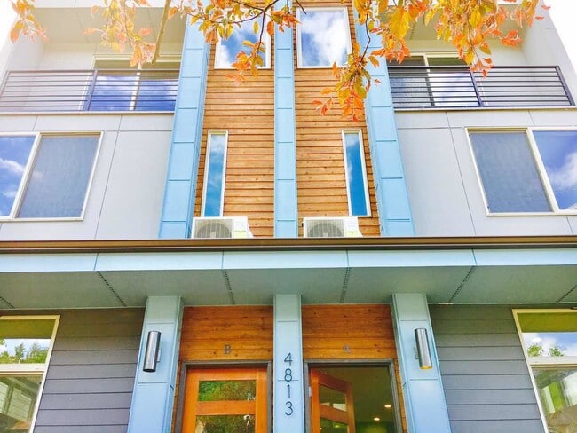 Foto del edificio - 4813 Delridge Wy SW