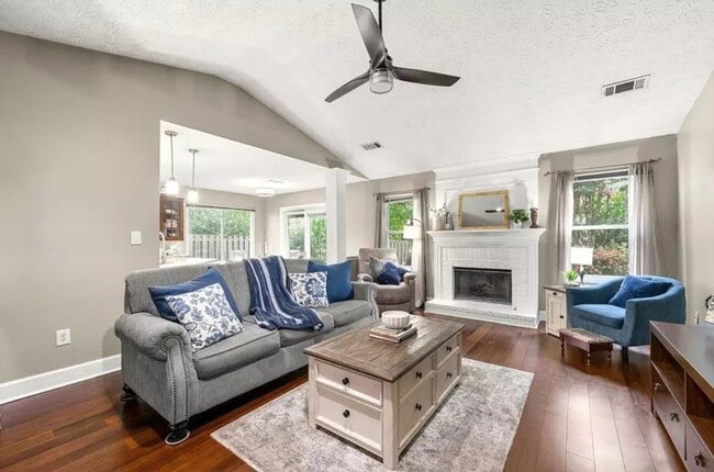 Building Photo - 1324 Pinebreeze Way