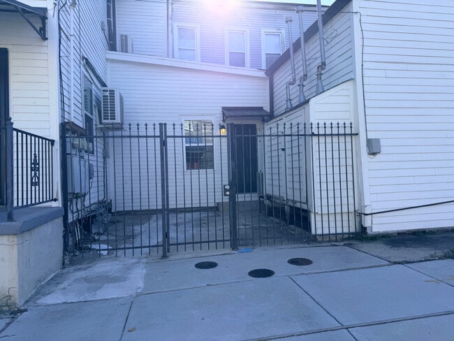 Photo - 910 N Rocheblave St Apartment