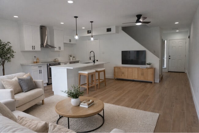 Photo - 11840 Barryknoll Ln Townhome